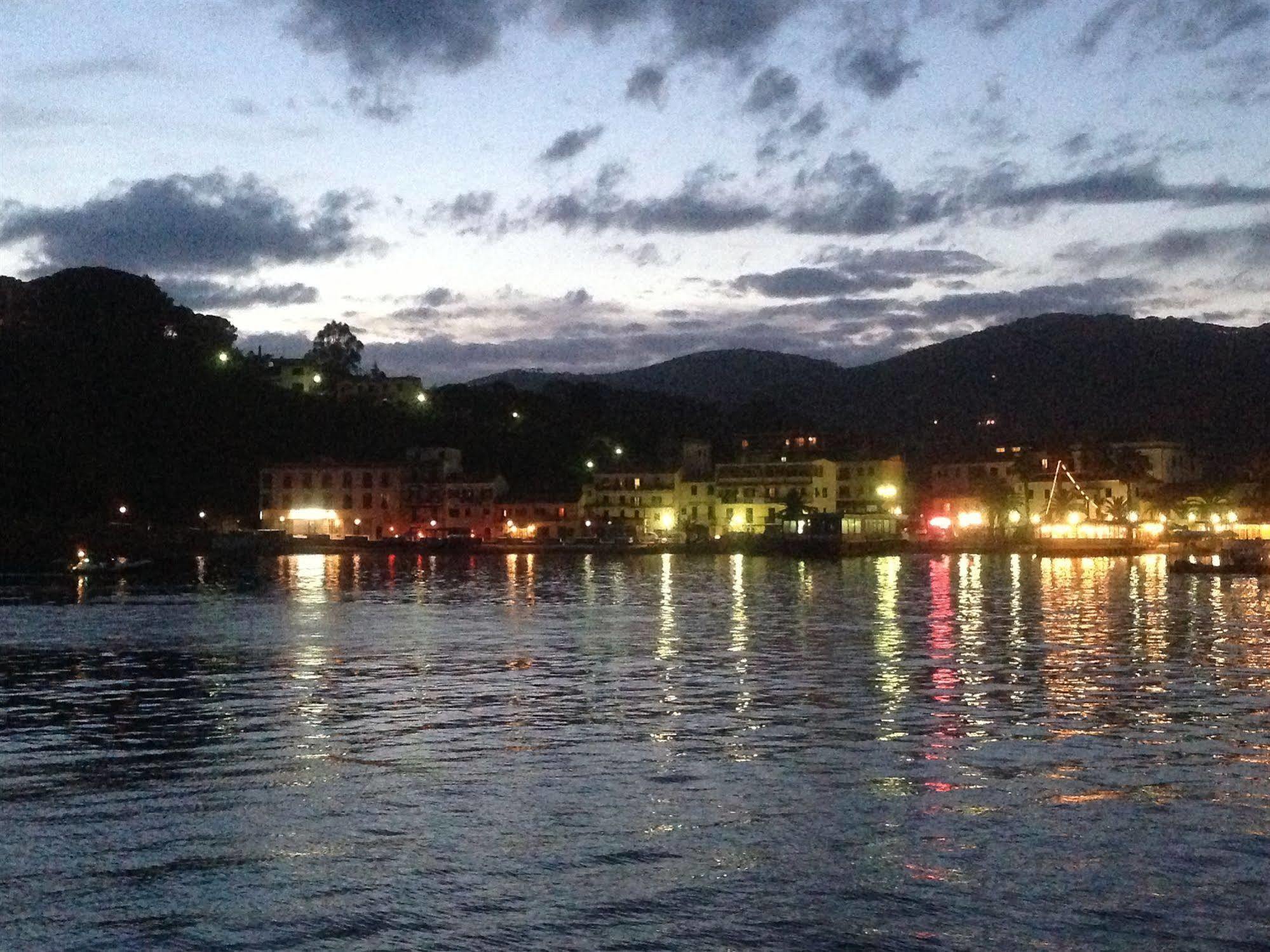Affittacamere Vista Mare Porto Azzurro Dış mekan fotoğraf